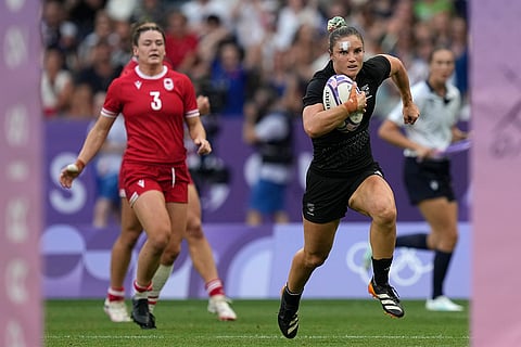 New Zealand's Michaela Blyde runs onto score a try